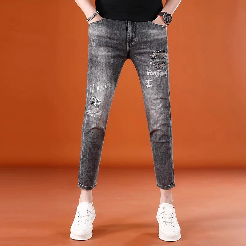 臣吾高端潮牌印花九分牛仔裤男夏季薄款潮流时尚百搭休闲裤男士