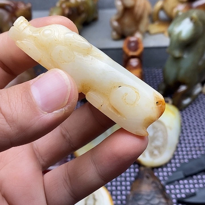 未镶嵌蛇纹石玉颈饰