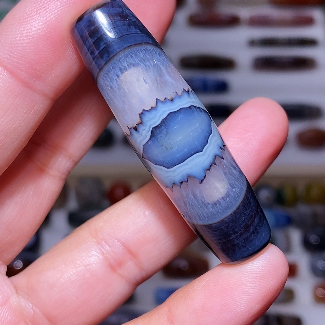 琥珀未镶嵌吊坠…….