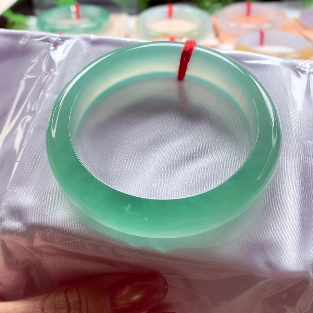 翡翠未镶嵌手镯55 啤酒瓶绿毕业底妆 灵