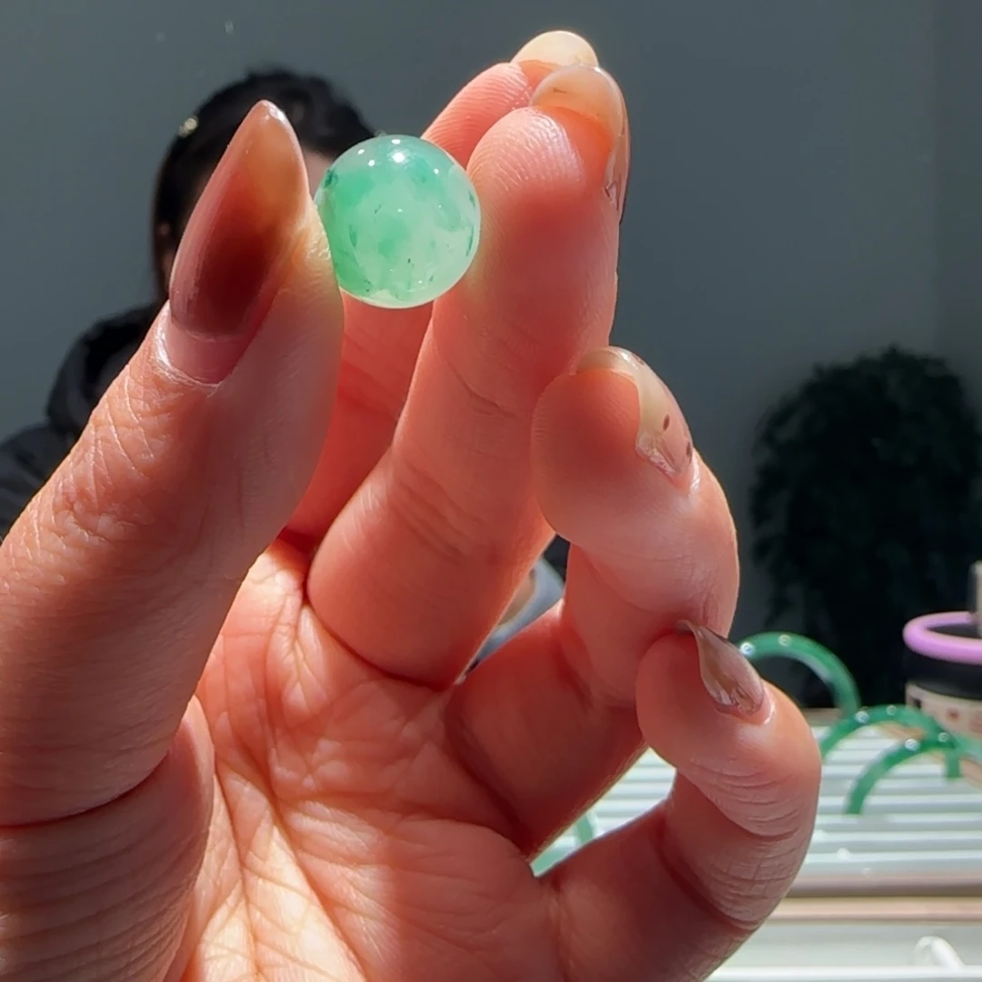 夏***雨石英质玉（非洲翠）未镶嵌颈饰