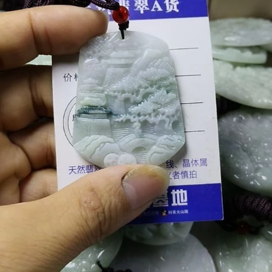 翡翠未镶嵌颈饰挂件