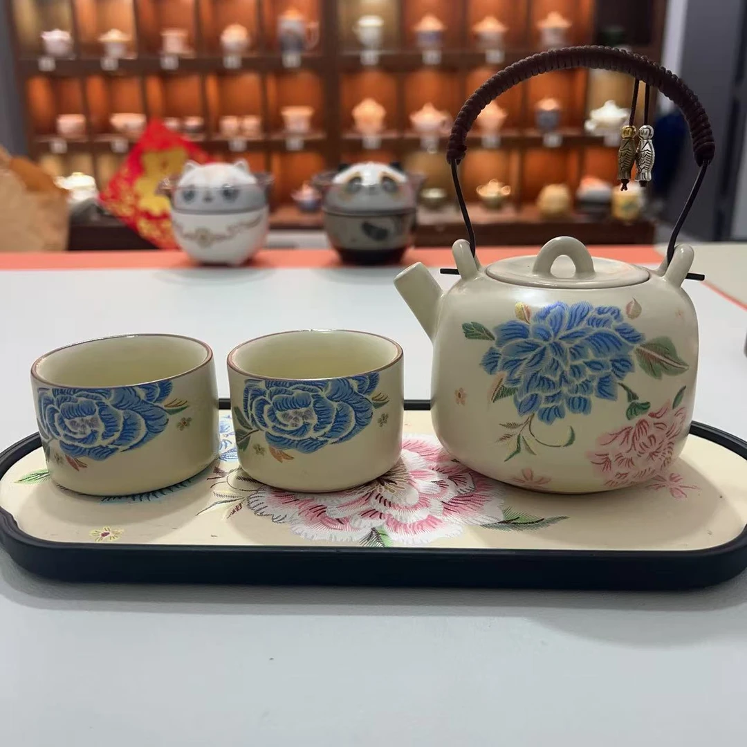 一鸣 米黄汝窑刺绣提梁壶一壶两杯 茶盘1951