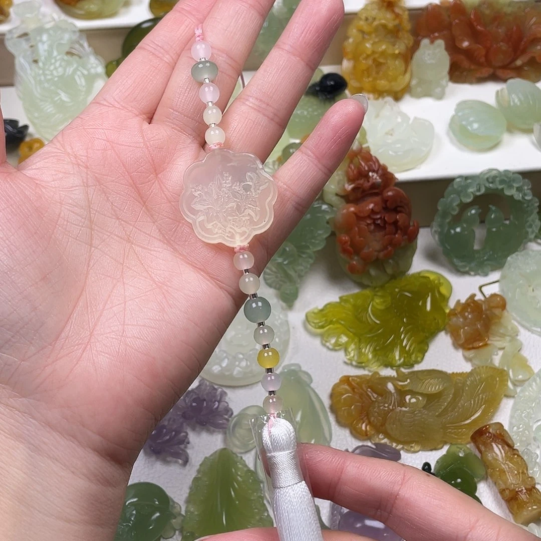 蛇纹石玉未镶嵌颈饰