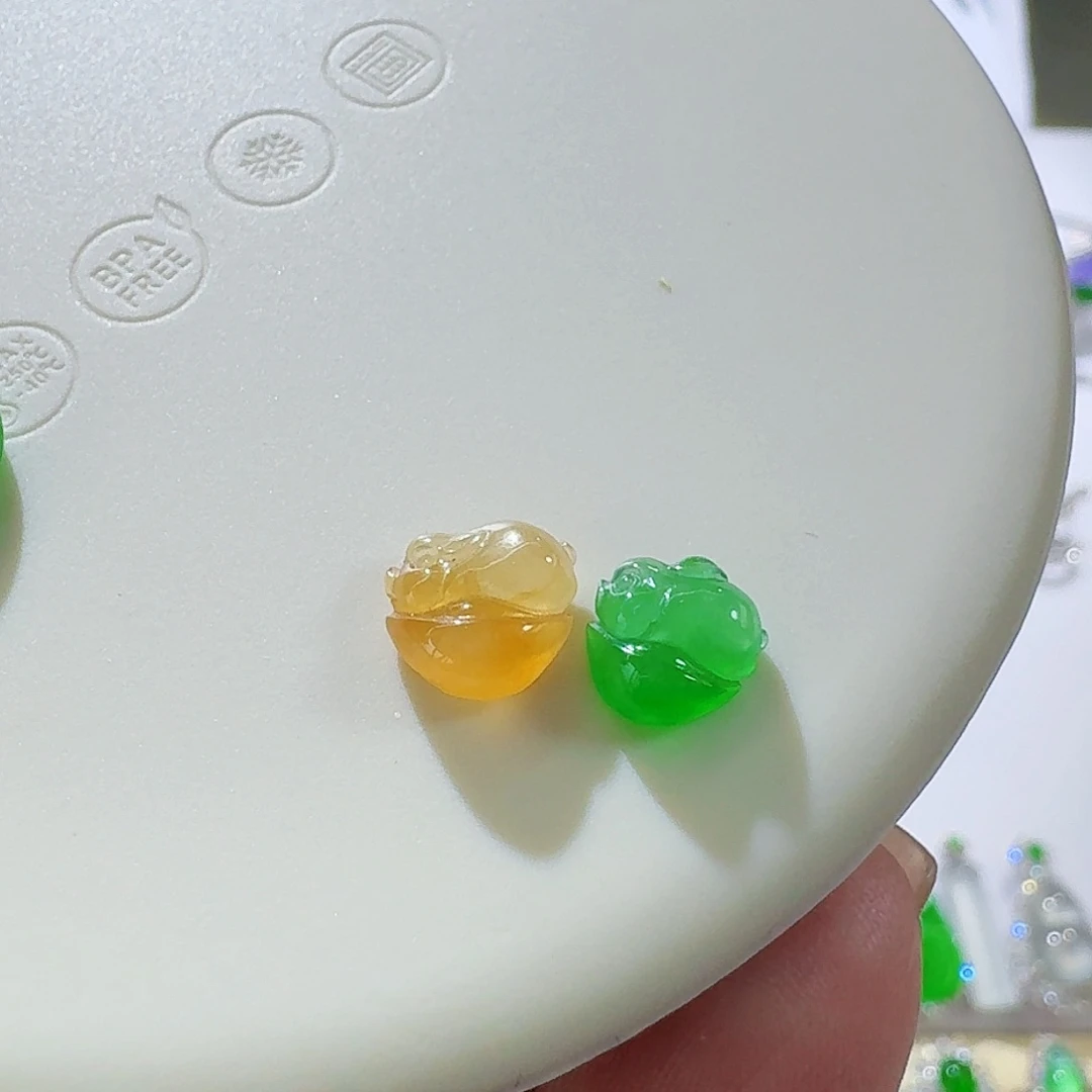 定制翡翠未镶嵌香*菜裸石