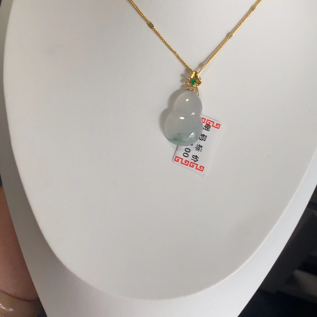 颈饰18K金镶嵌翡翠