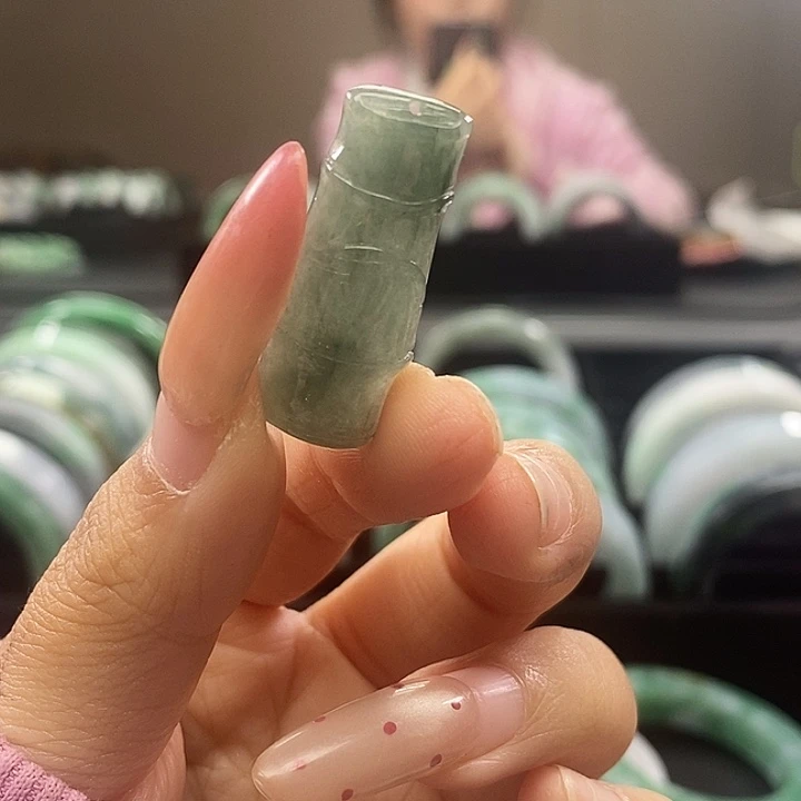 小***萍翡翠未镶嵌颈饰翡翠