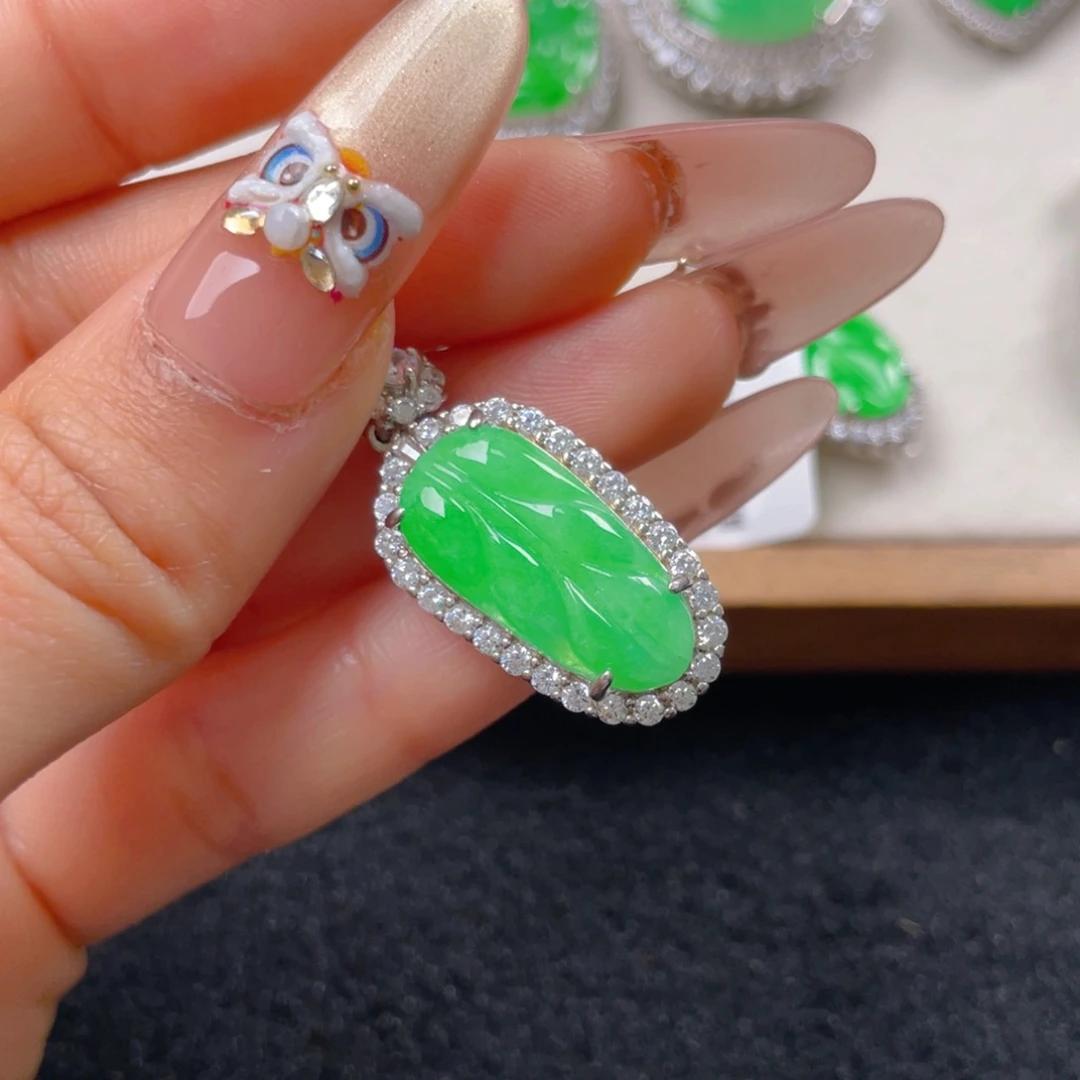 翡翠颈饰银S925镶嵌翡翠