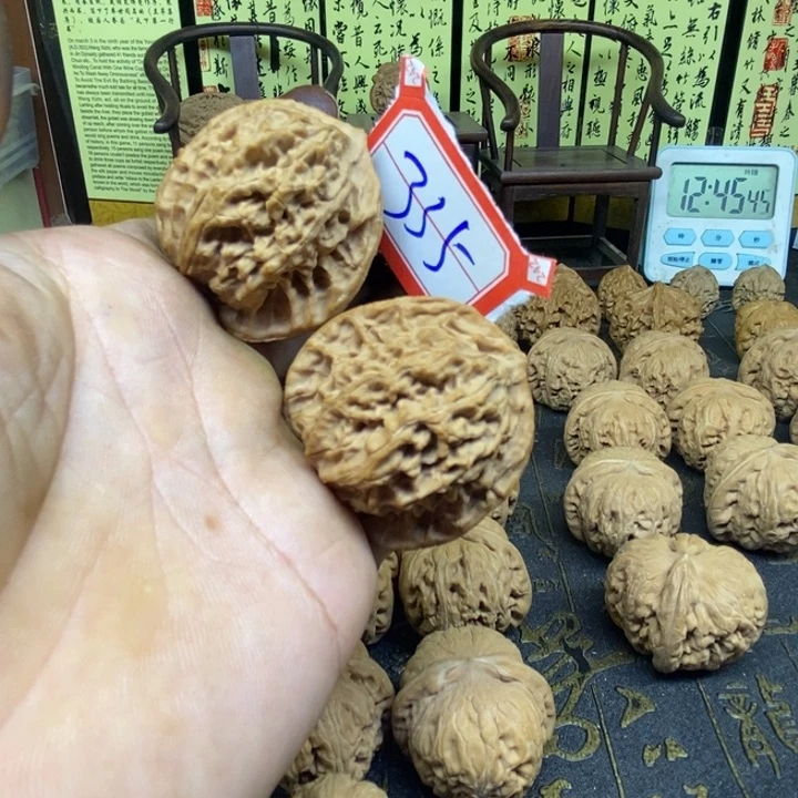 利***文玩核桃吊坠野生