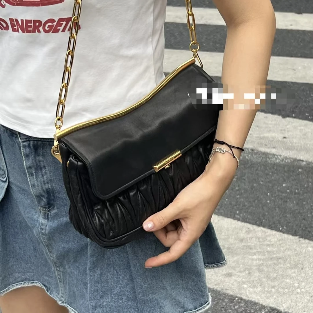 95新 MIU MIU/缪缪 缪缪黑金斜挎链条包