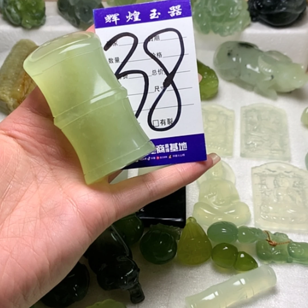 【闪购商品】蛇纹石玉未镶嵌颈饰?****?