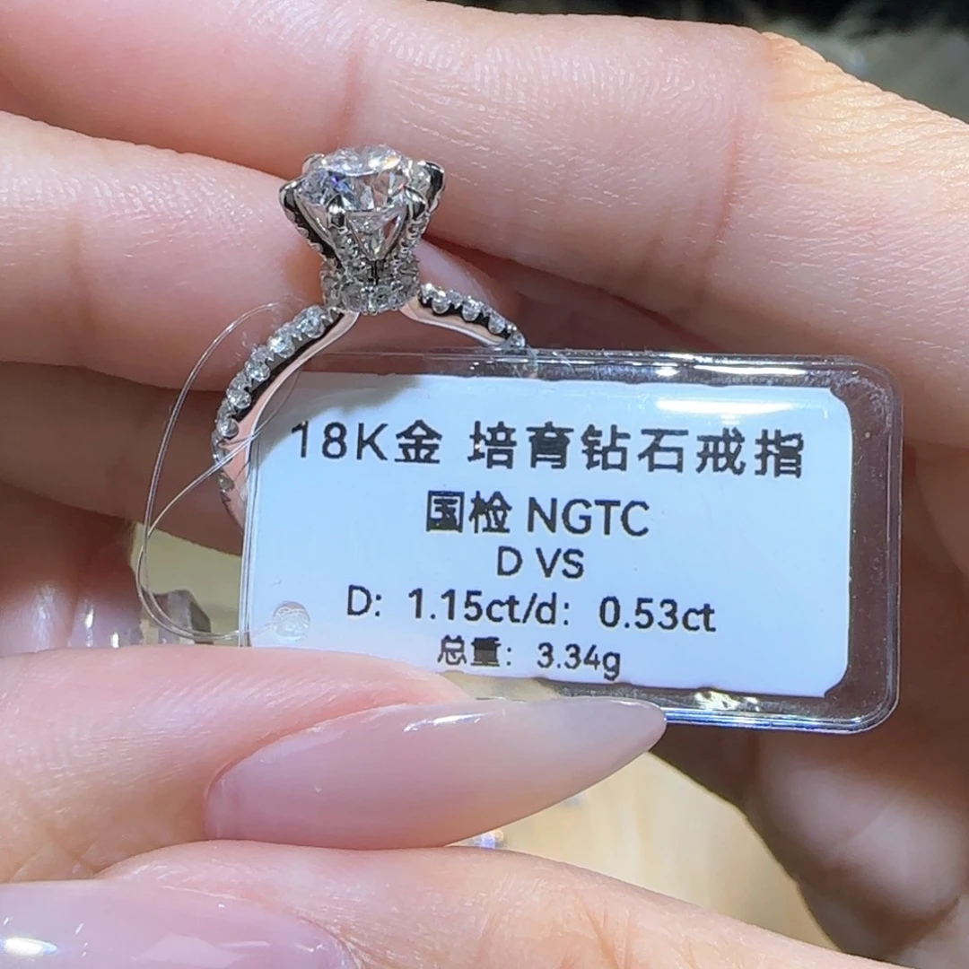 实验室培育钻石18K金镶嵌皇冠