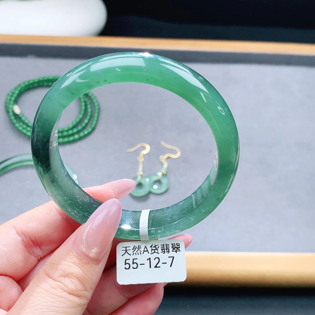 未镶嵌手镯（圆镯）翡翠