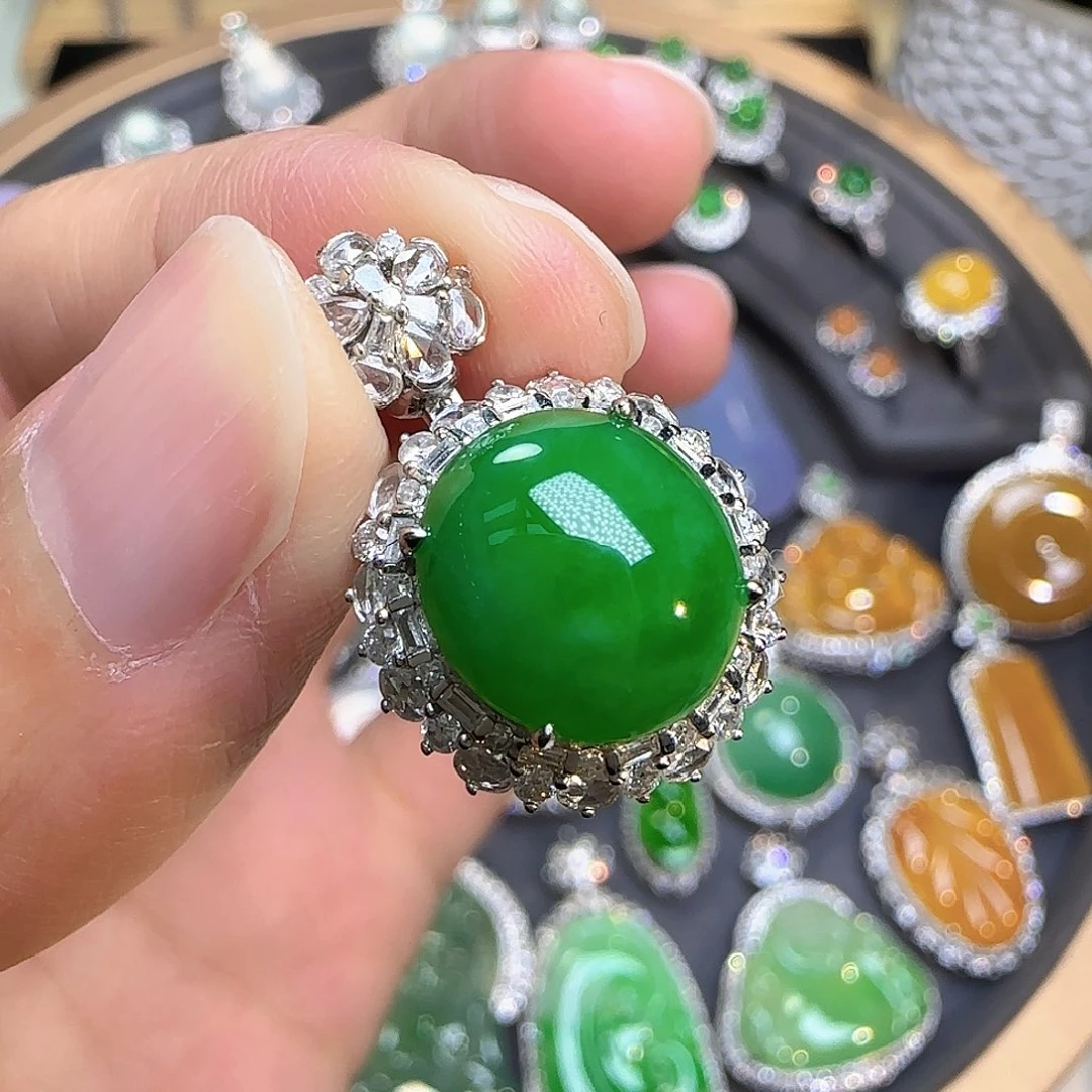 翡翠颈饰18K金镶嵌翡翠颈饰18K金镶嵌