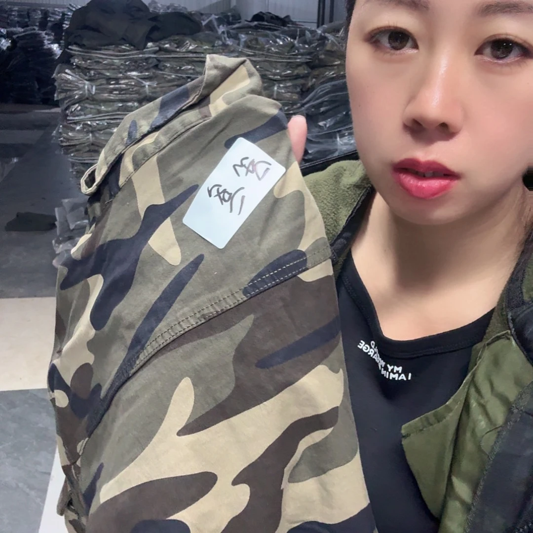 170上衣两件。  43