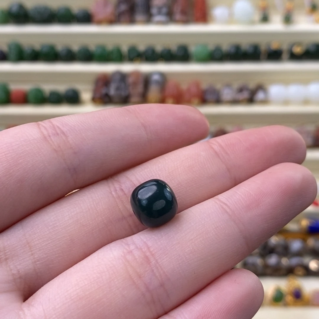 翡翠未镶嵌颈饰单珠