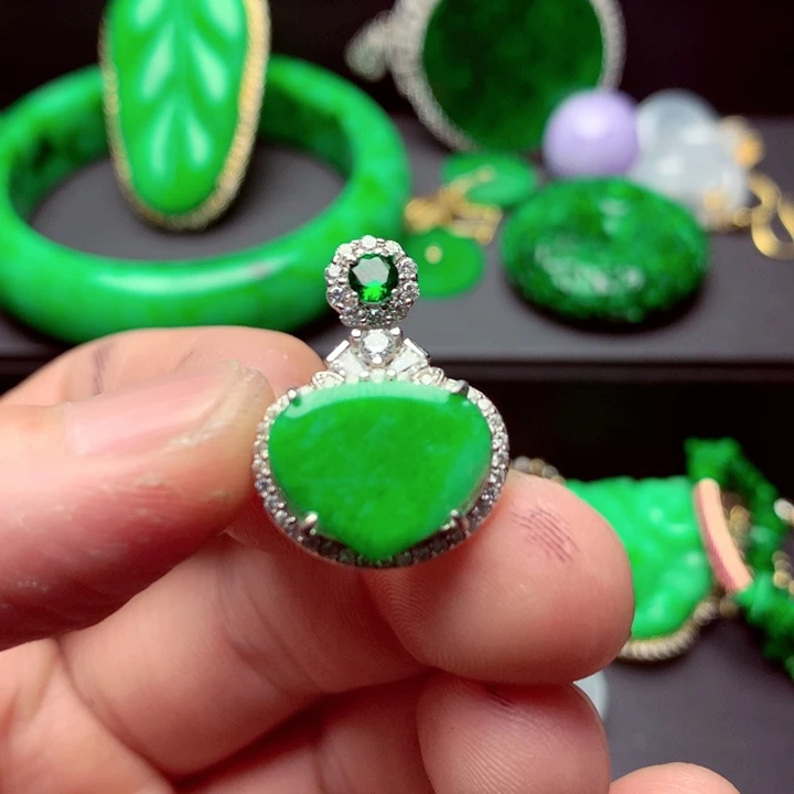 翡翠未镶嵌吊坠(不含链)