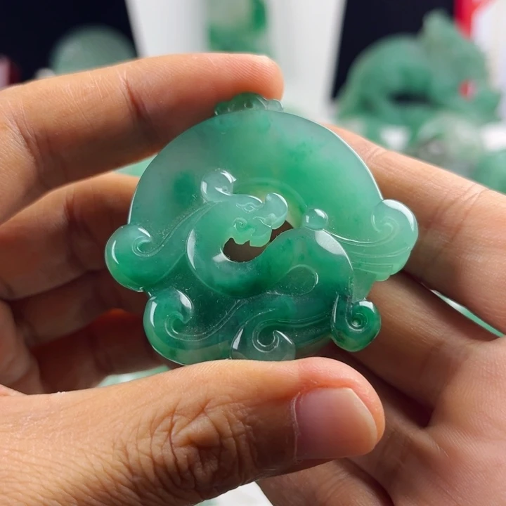 颈饰未镶嵌石英质玉