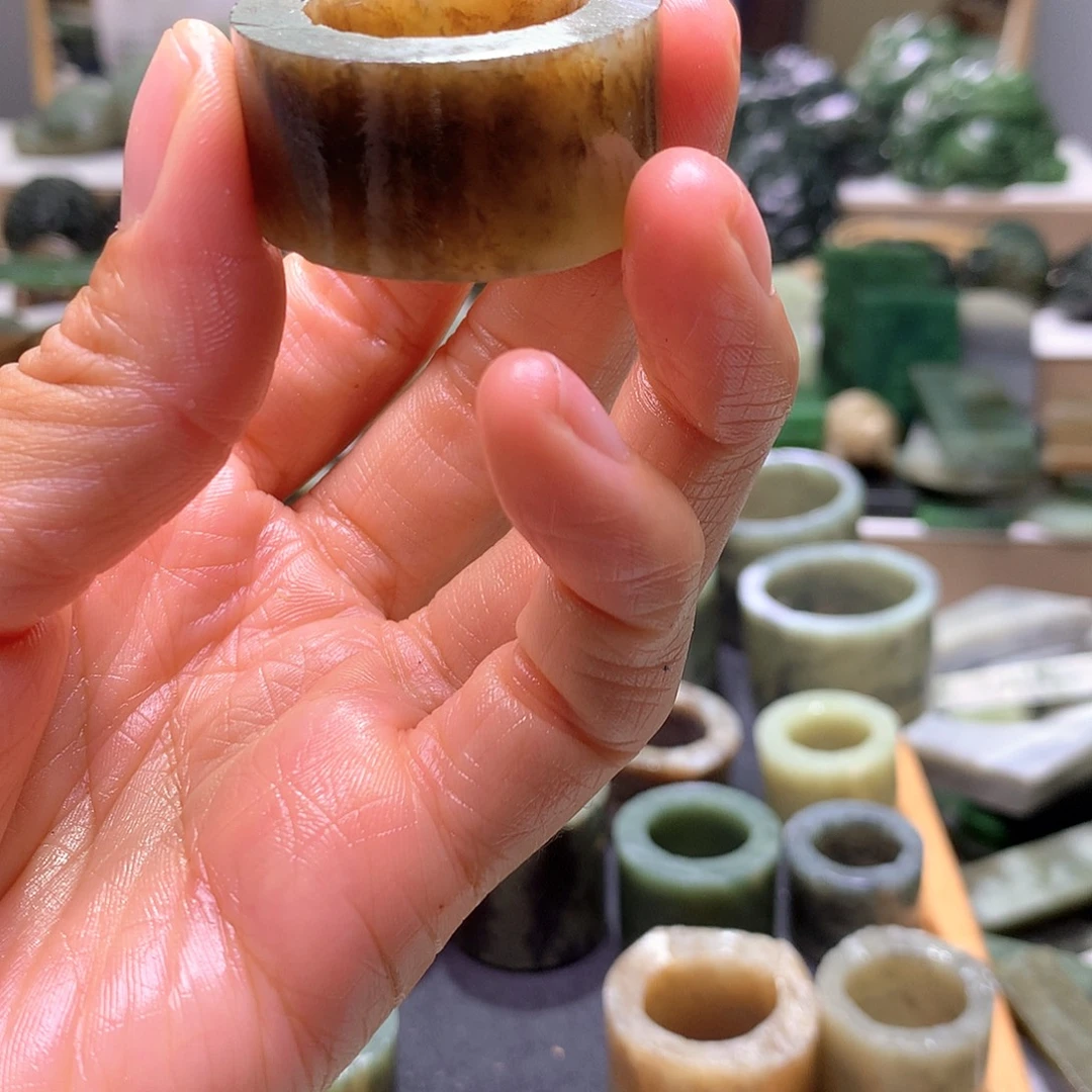 用***2颈饰未镶嵌和田玉