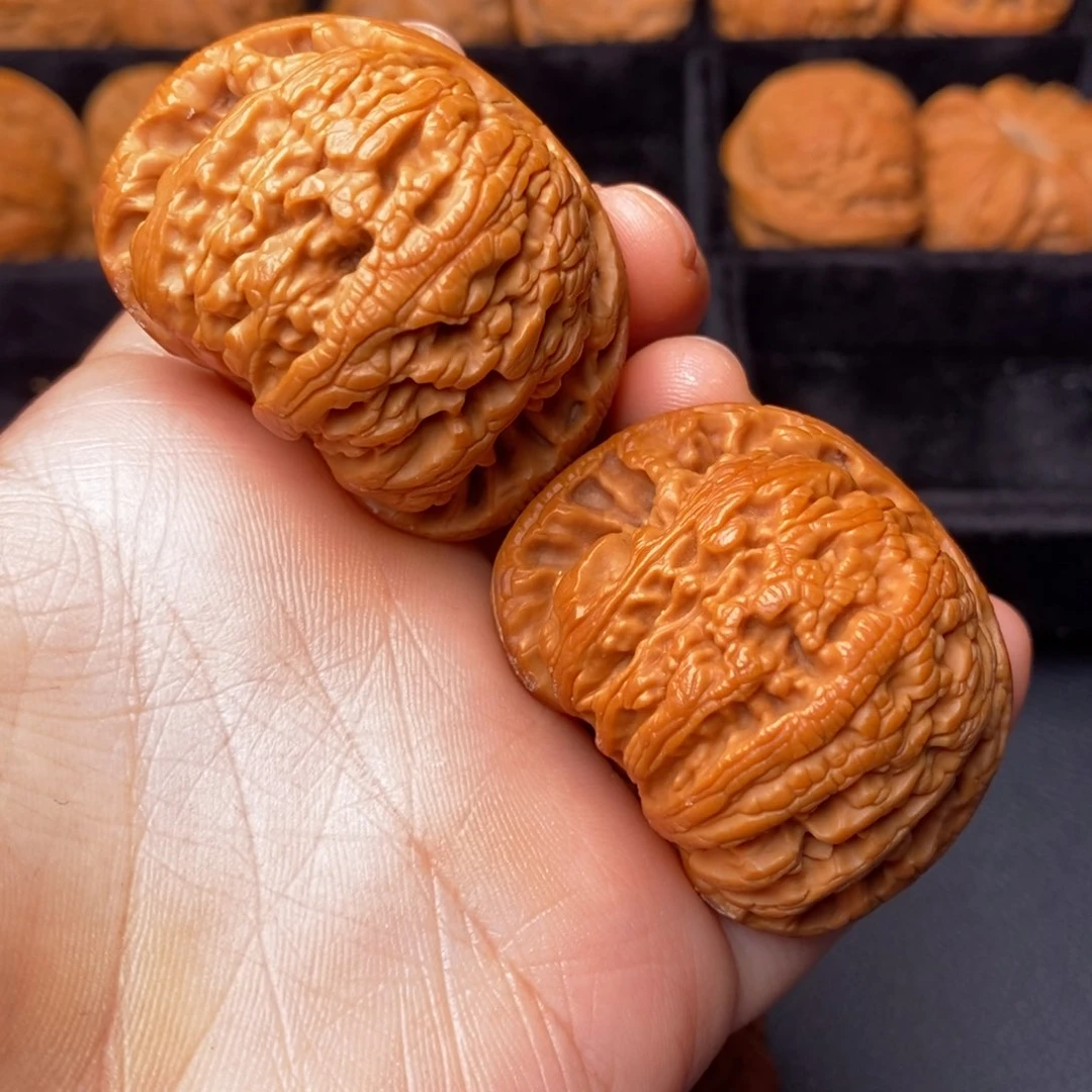 文玩核桃把件秦岭野生核桃