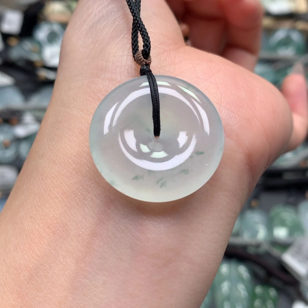 翡翠颈饰未镶嵌扣子