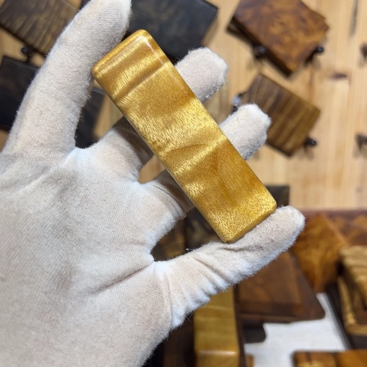 菲****己金丝楠木小叶桢楠无事牌