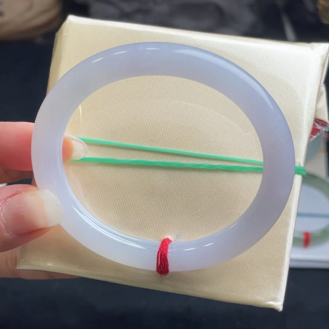 翡翠手镯未镶嵌翡翠手镯