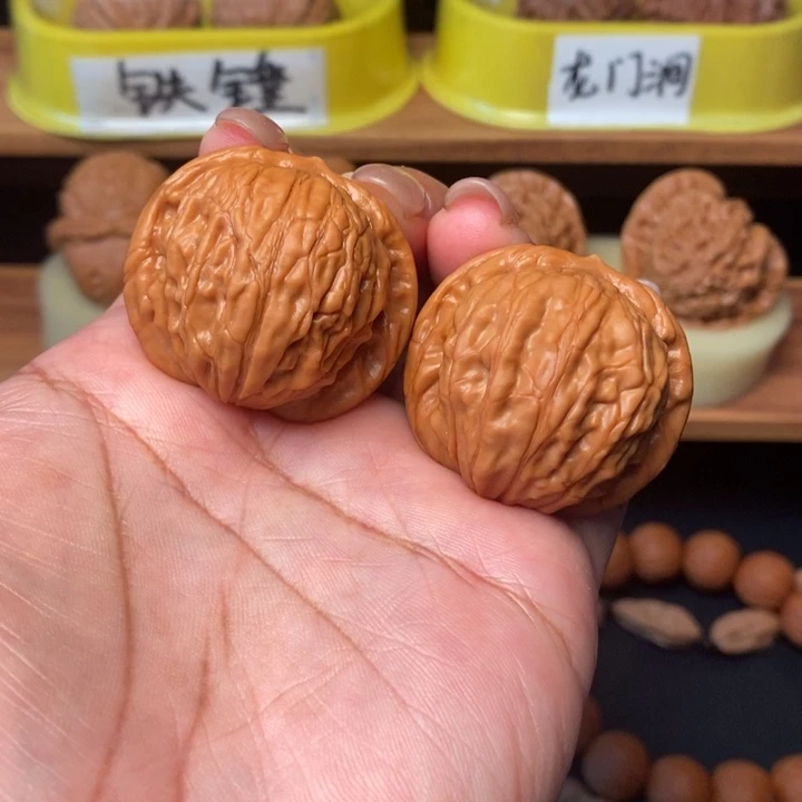 半***.文玩核桃吊坠37大红袍