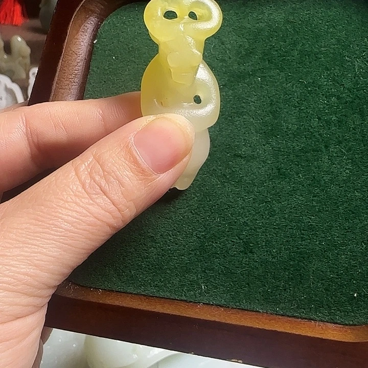 荷***9瓷片新号开播挂件一个