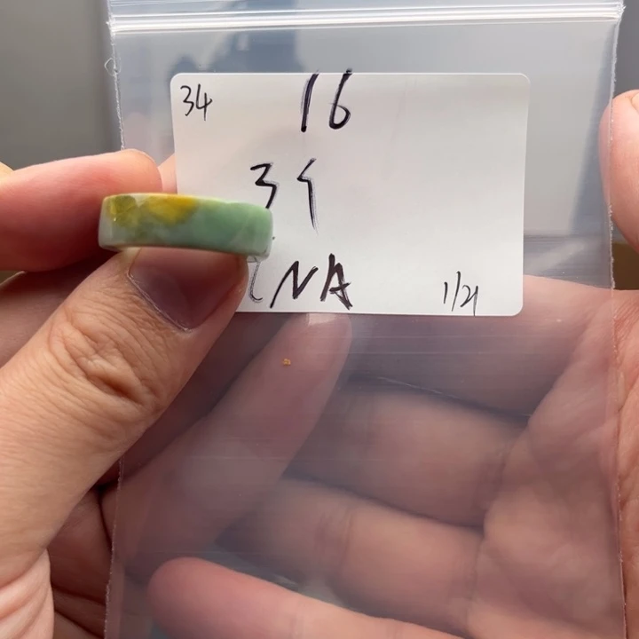 翡翠戒指未镶嵌?****N明天