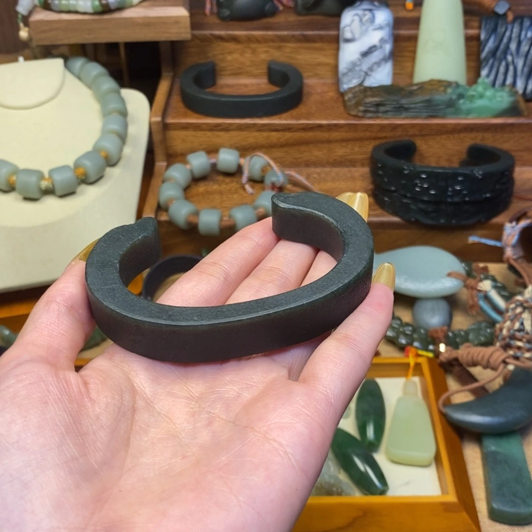 和田玉未镶嵌颈饰冻*哥