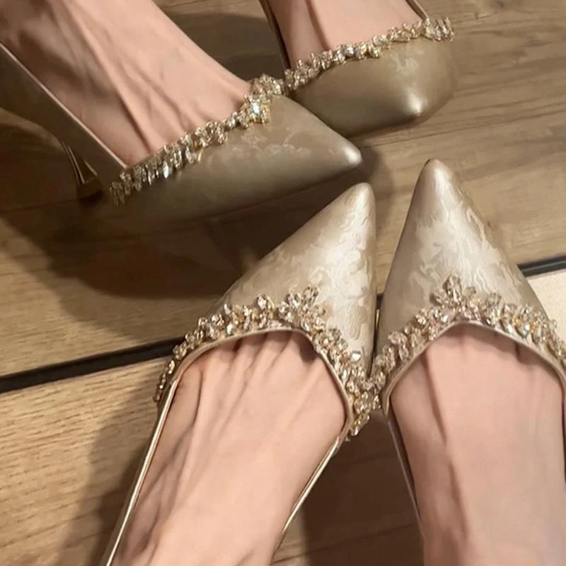 新中式水钻高跟鞋2025新款秀禾婚鞋新娘鞋法式绝美香槟色宴会单鞋