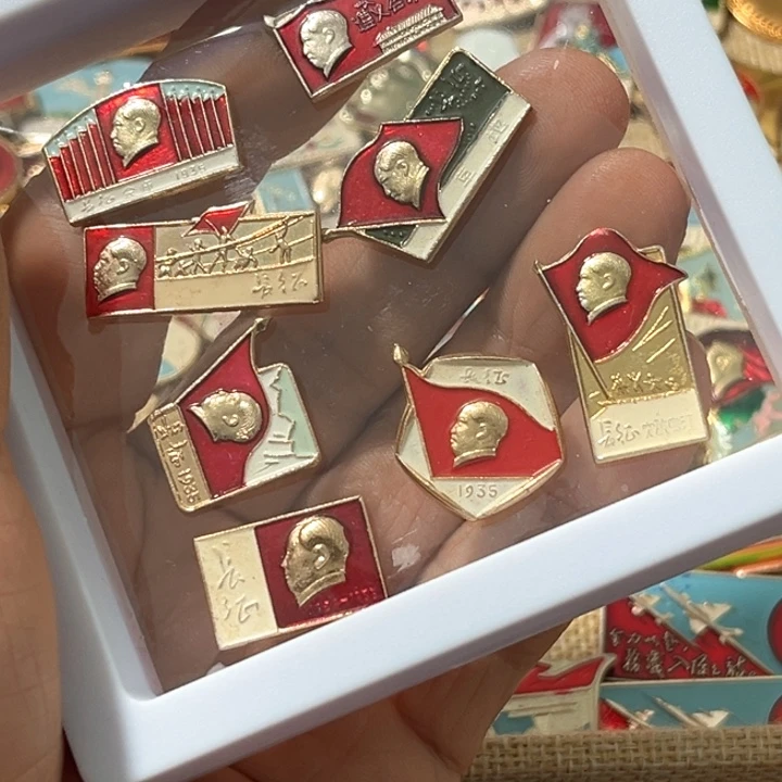 擦***界其他普通金属普通纪念章一套8个