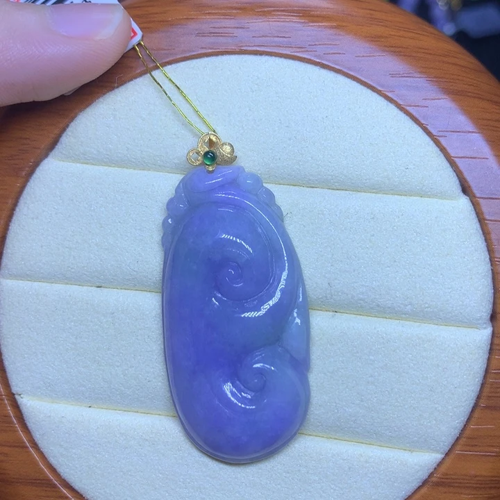 颈饰18K金镶嵌翡翠天然