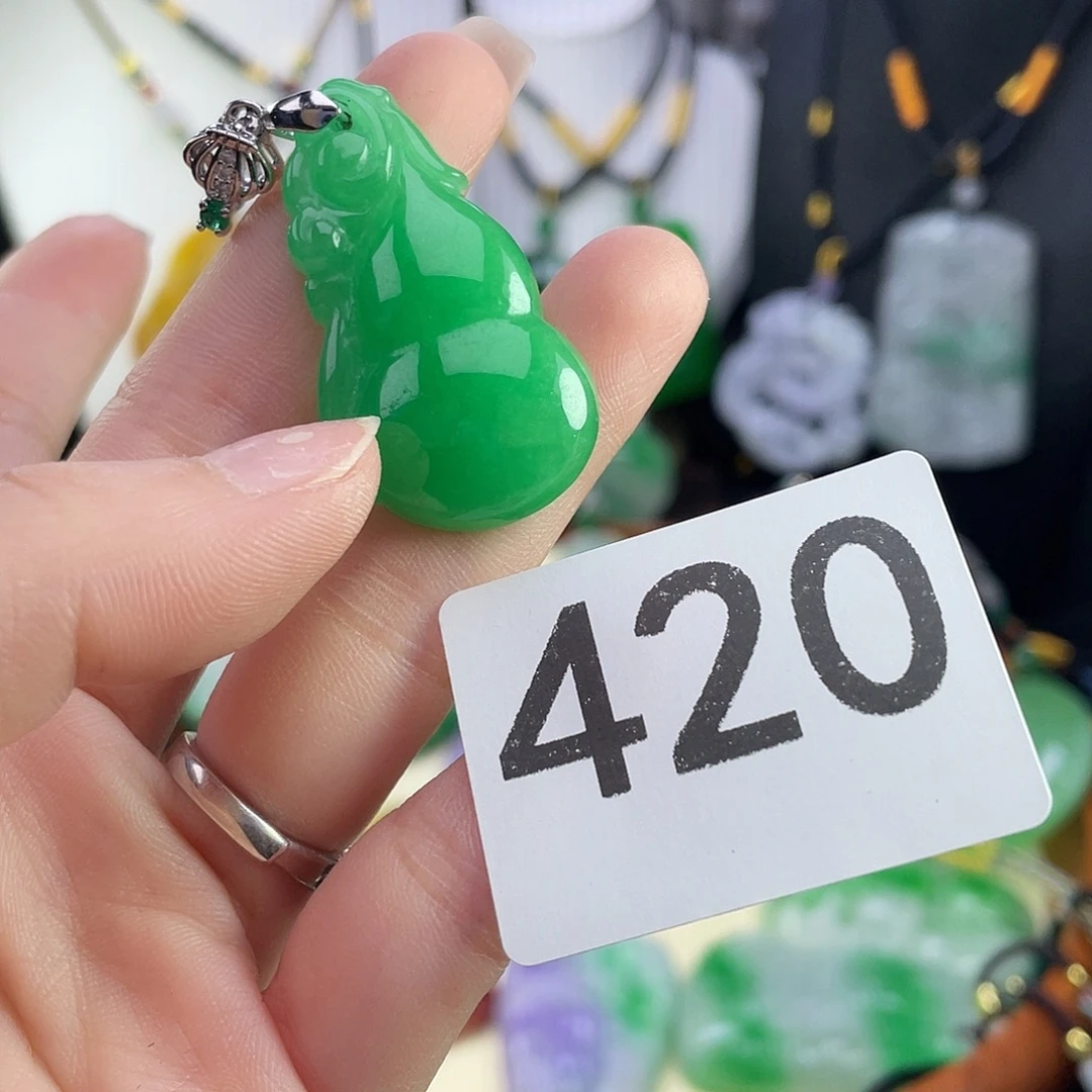 翡翠未镶嵌吊坠(赠链)