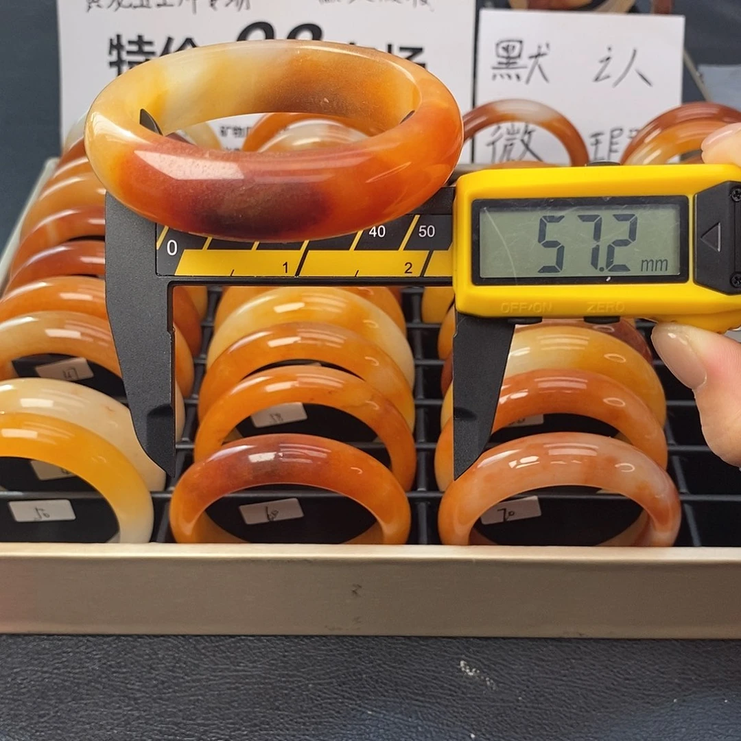 未镶嵌石英质玉（黄龙玉）手镯75号
