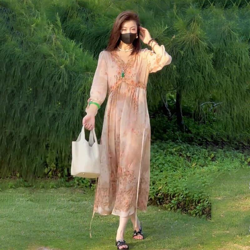 高级感轻奢气质法式飘逸度假连衣裙女2025夏季新款遮肚显瘦长裙子