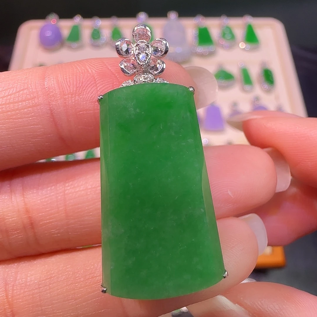 翡翠18K金镶嵌戒指