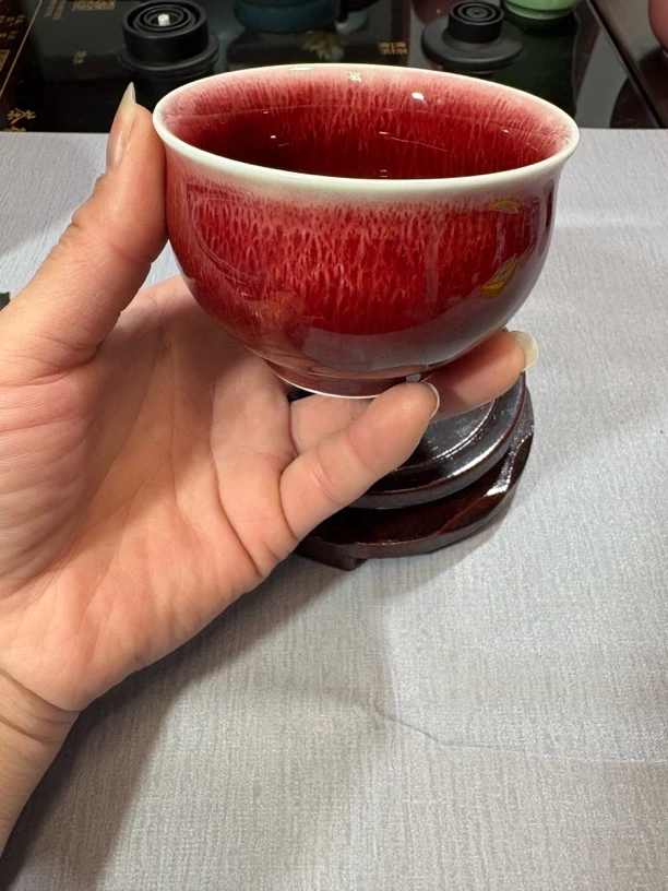 景德镇高温陶瓷纯手工郎红缸杯。