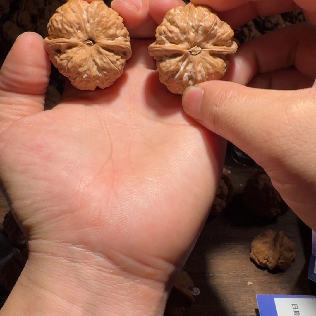 鲤***王文玩核桃吊坠蛤蟆的眼睛是真的好看啊我的