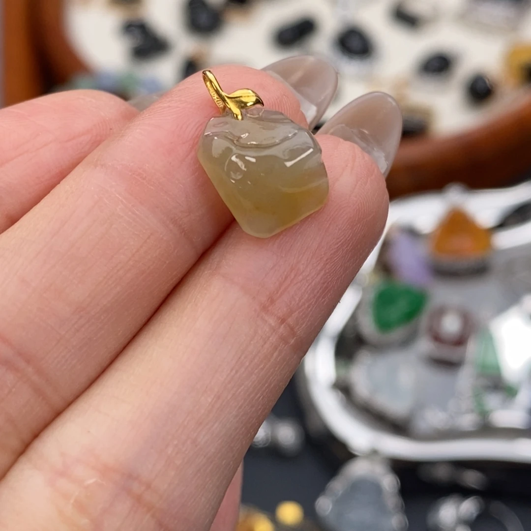 翡翠18K金镶嵌颈饰