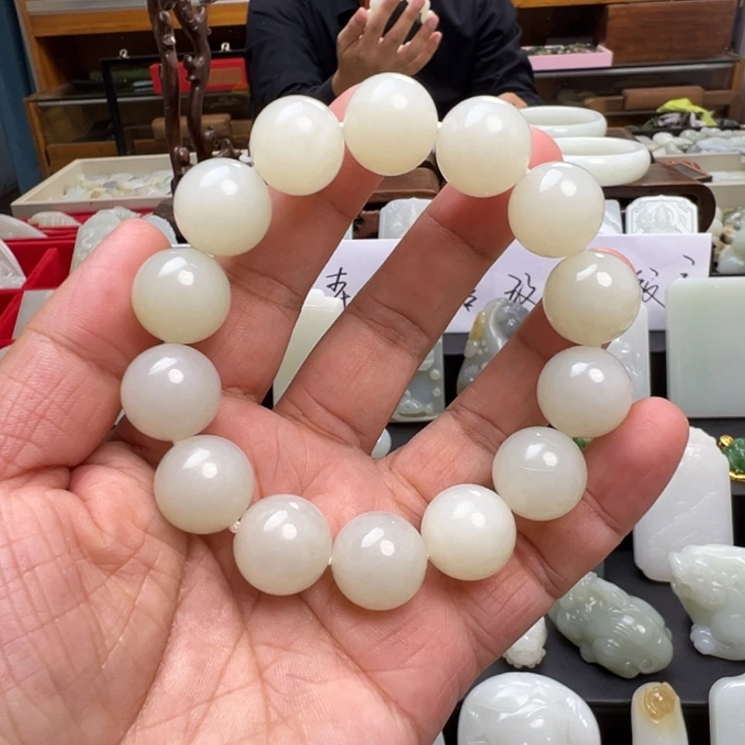 给***)和田玉未镶嵌颈饰