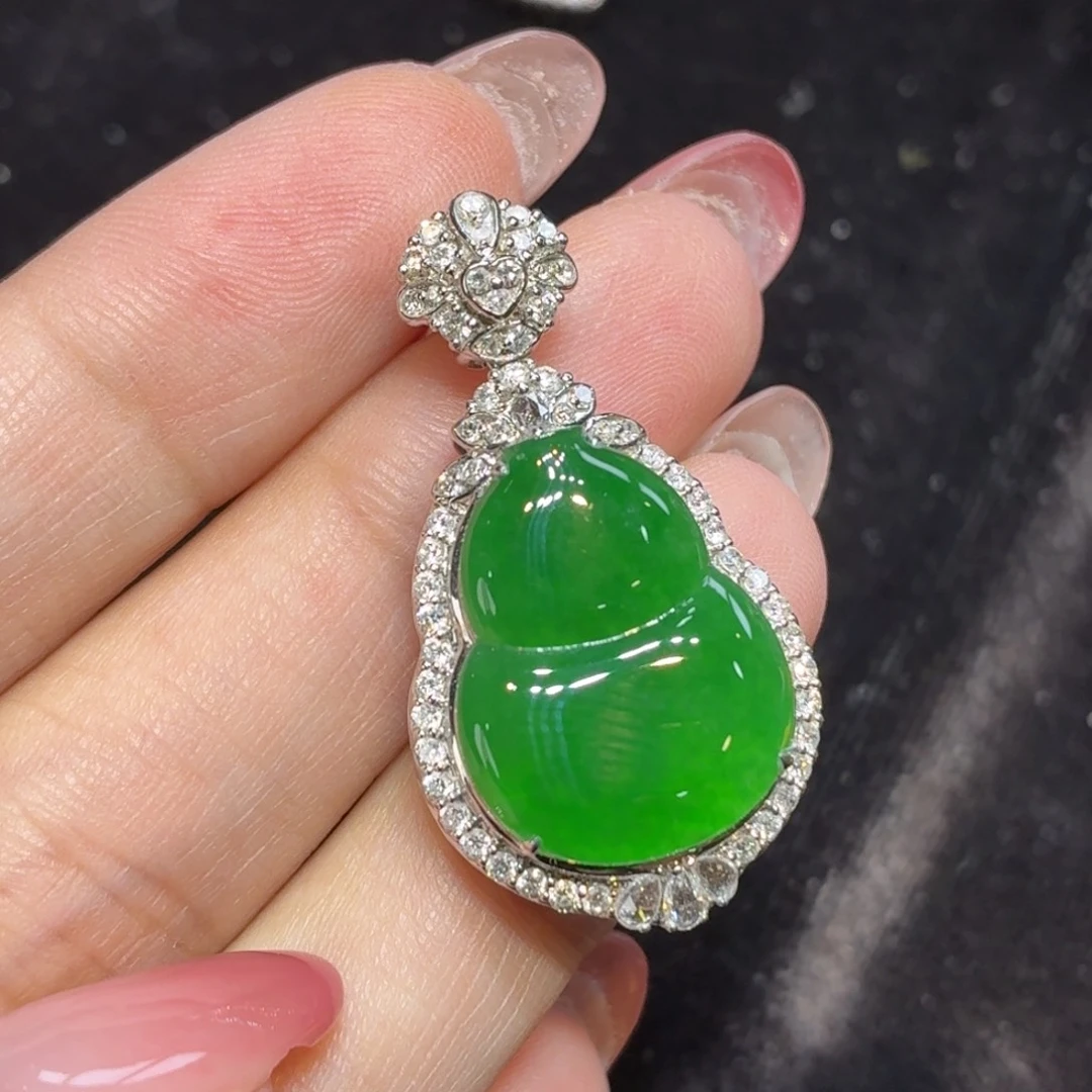 翡翠18K金镶嵌颈饰天然缅甸翡翠