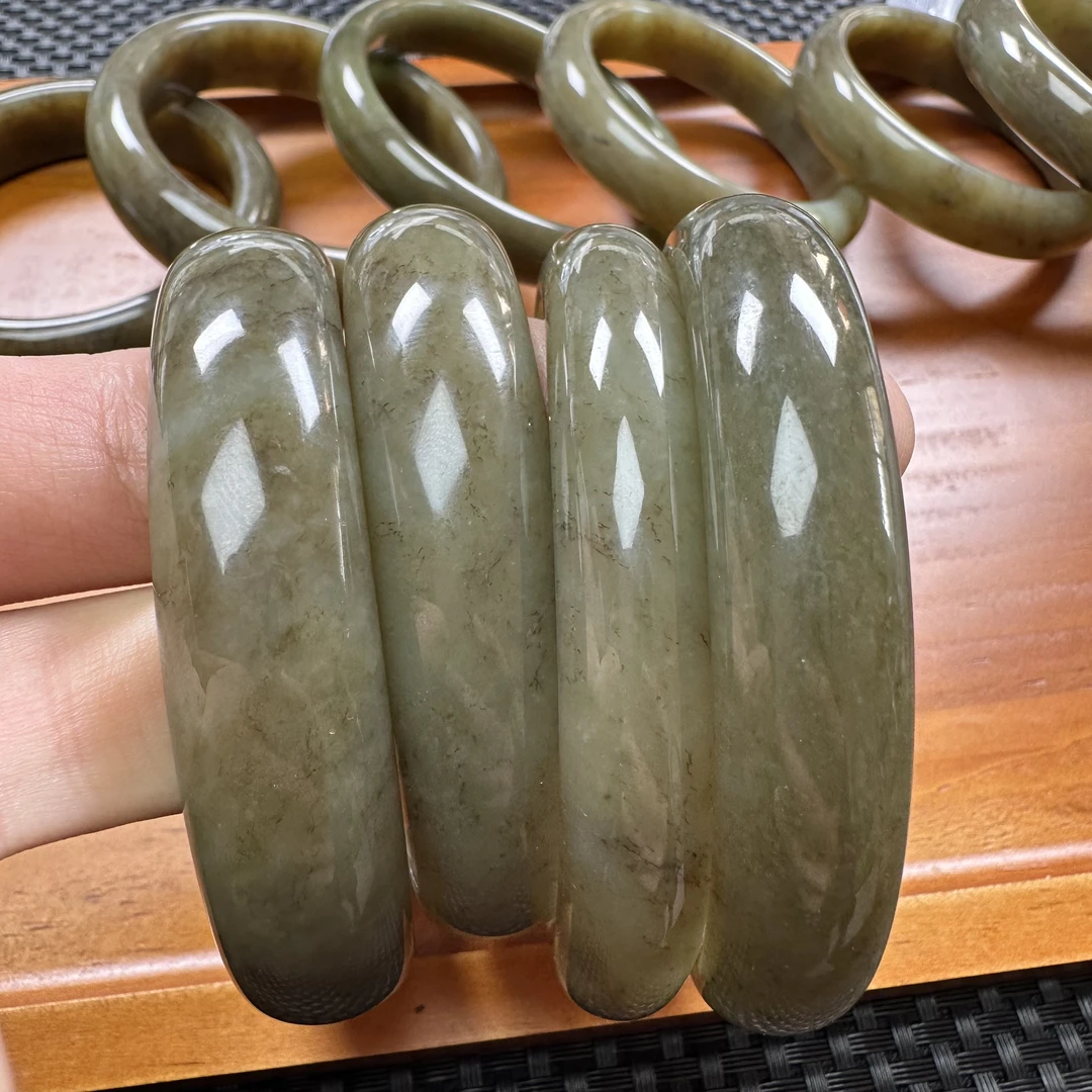 和田玉新疆且末麻糖手镯 多样性发一