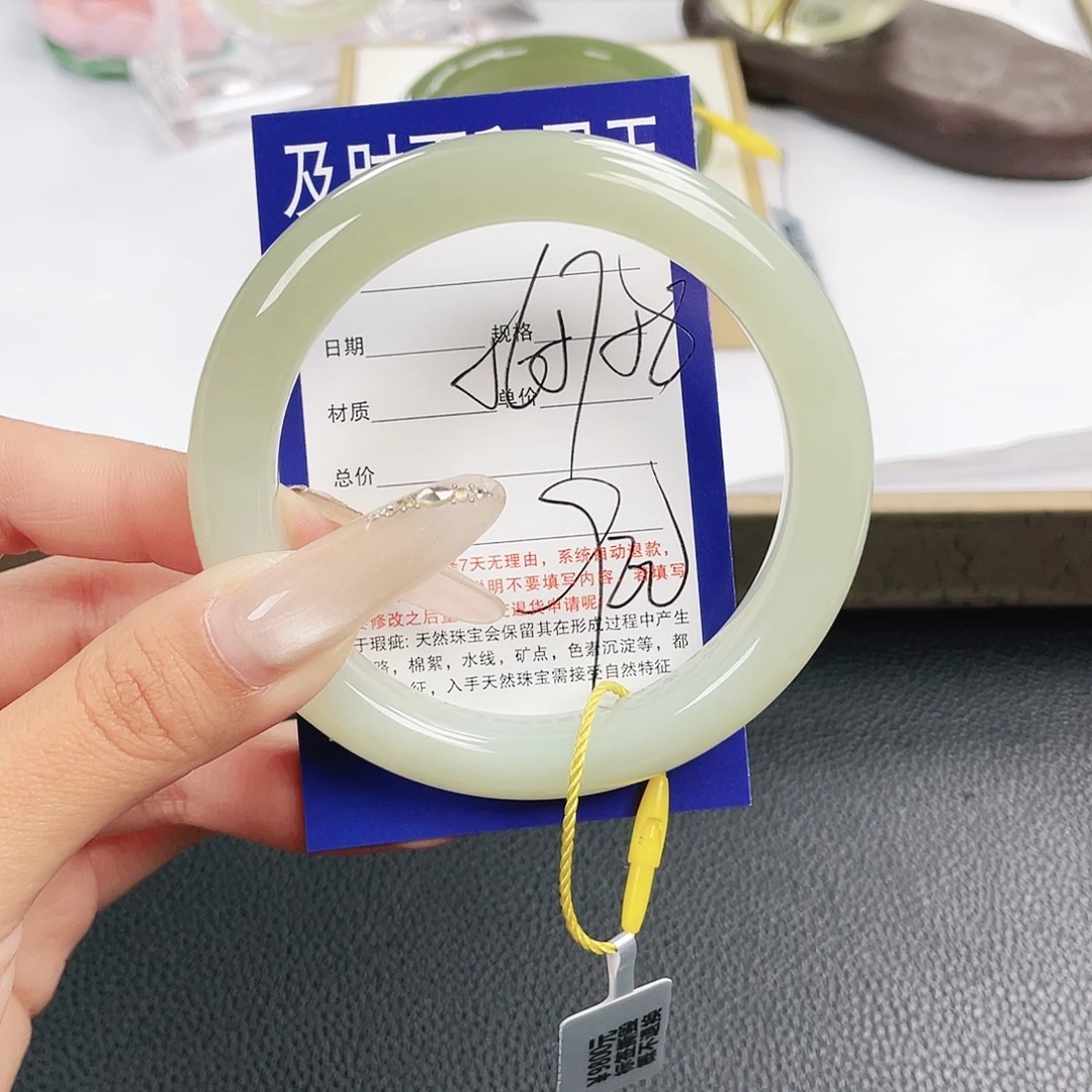 和田玉未镶嵌手镯