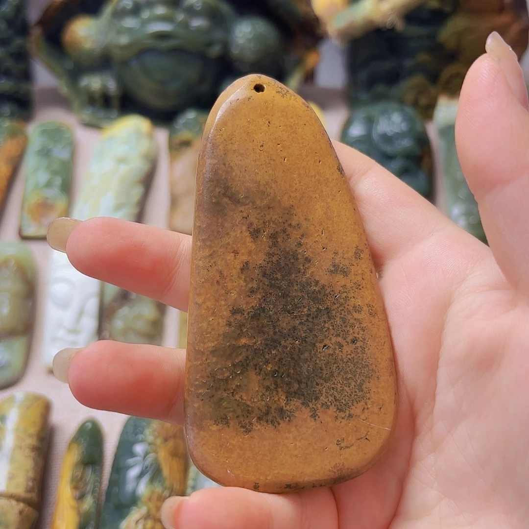 未镶嵌岫岩河磨玉（透闪石质玉）挂件
