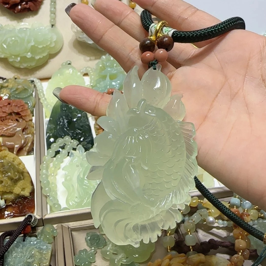 未镶嵌蛇纹石玉吊坠