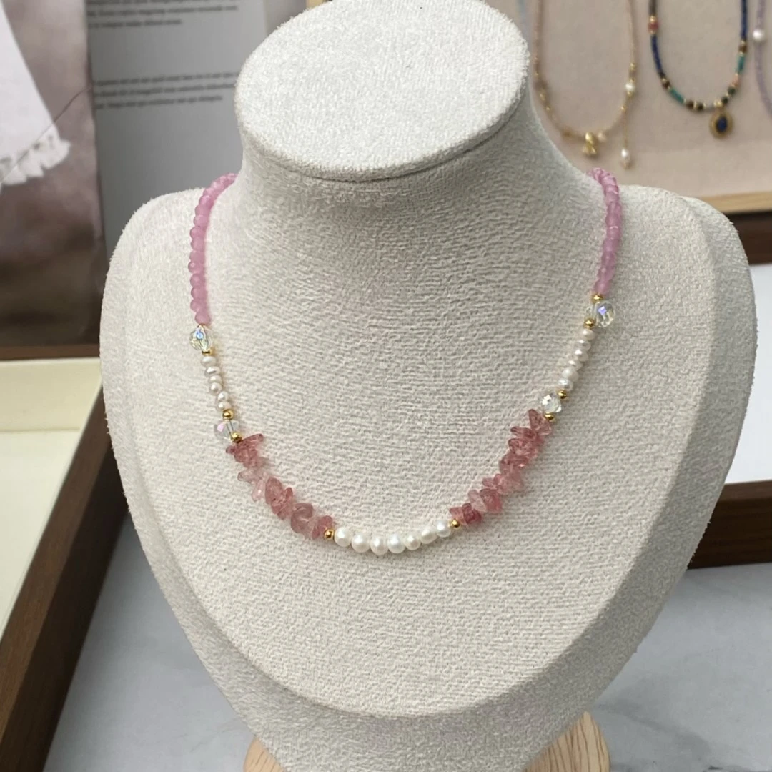 草莓晶粉水晶项链轻奢小众粉桃花天然珍珠baby珠锁骨链