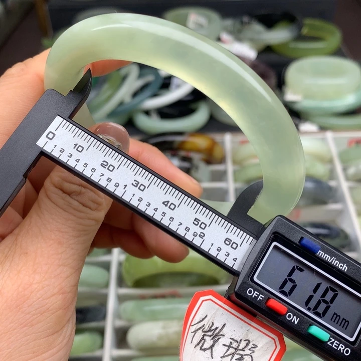 蛇纹石玉未镶嵌手镯507