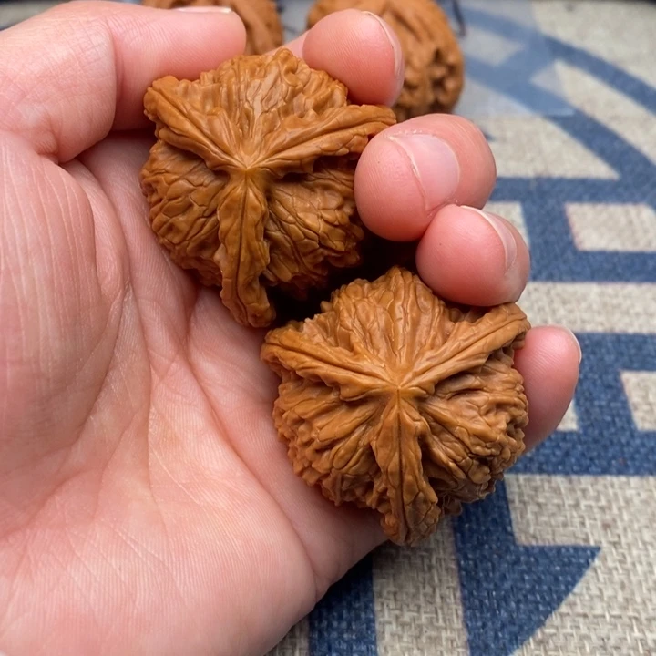 吊坠文玩核桃未***?三棱